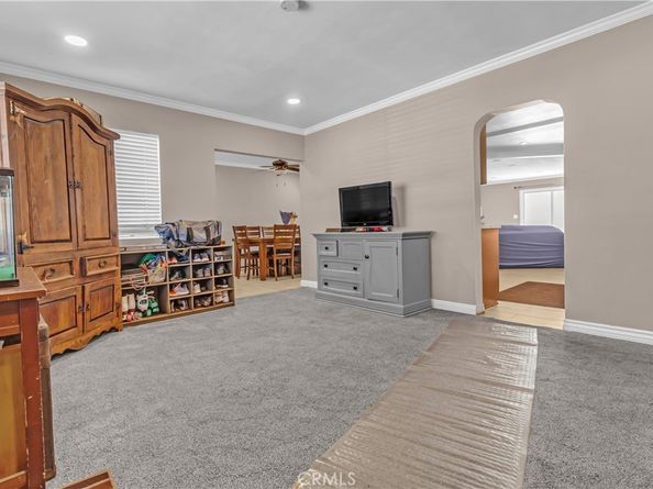 9564 Rosecrans Avenue, Bellflower CA 90706