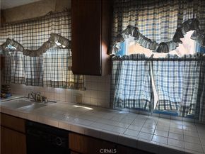 530 W Colden Avenue W, Los Angeles CA 90044