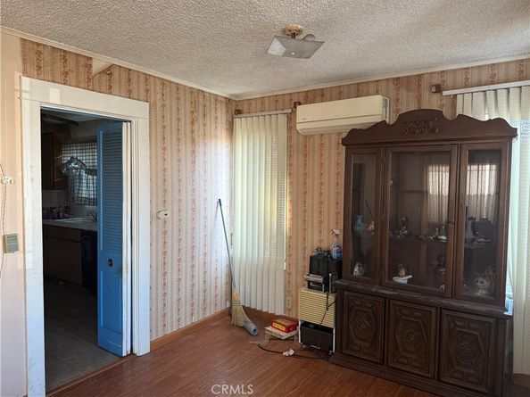 530 W Colden Avenue W, Los Angeles CA 90044