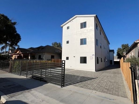 1217 E 22nd St Street, Los Angeles CA 90011