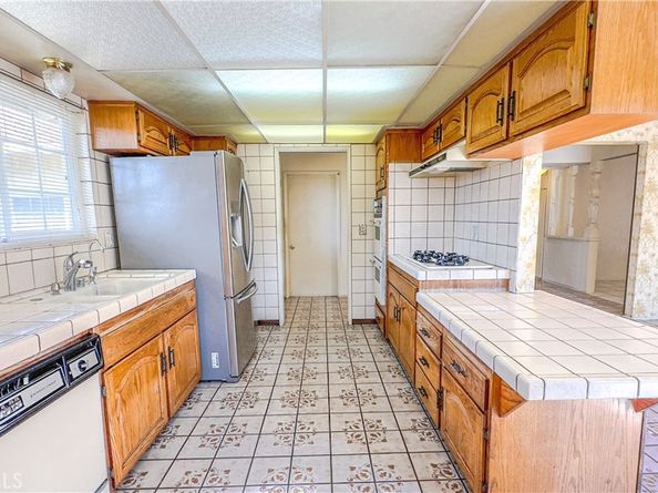 1702 E Bach Street, Carson CA 90745