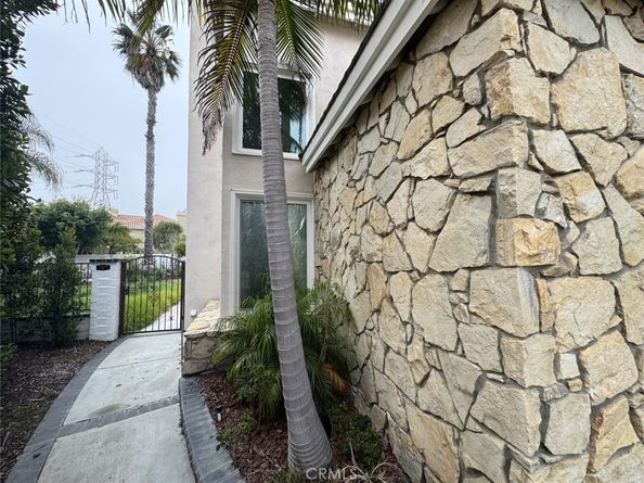 21231 Dove Circle, Huntington Beach CA 92646