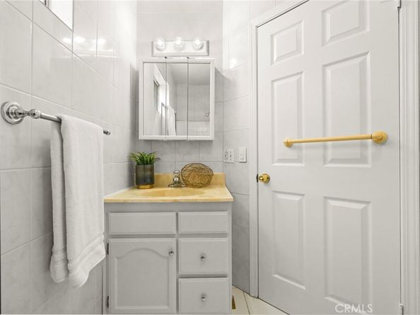 1132 Manzanita, Los Angeles CA 90029