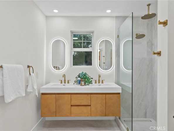 2928 11th, Los Angeles CA 90018