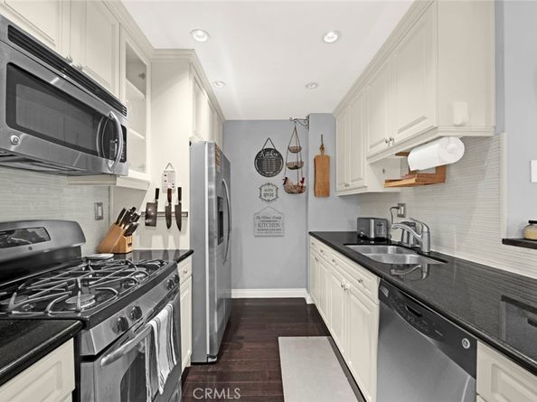 11225 Peach Grove Street 102, North Hollywood CA 91601