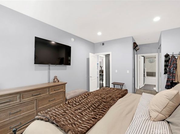 11225 Peach Grove Street 102, North Hollywood CA 91601