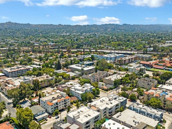 11225 Peach Grove Street 102, North Hollywood CA 91601