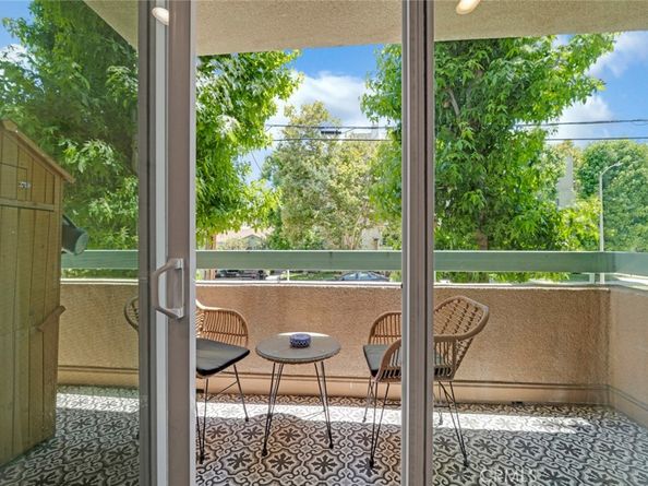 11225 Peach Grove Street 102, North Hollywood CA 91601