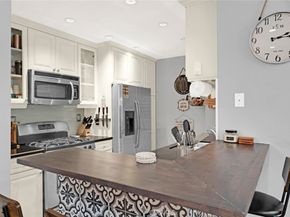 11225 Peach Grove Street 102, North Hollywood CA 91601