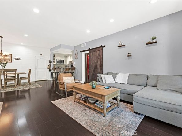 11225 Peach Grove Street 102, North Hollywood CA 91601