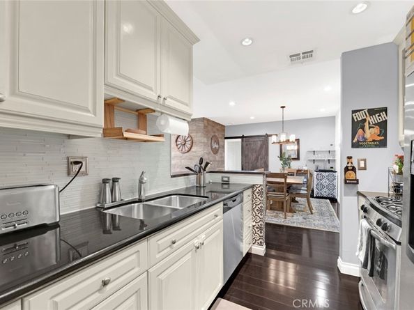 11225 Peach Grove Street 102, North Hollywood CA 91601