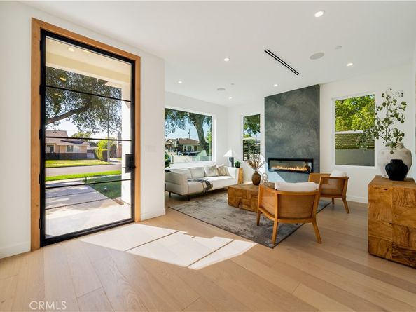 934 N Fairview Street, Burbank CA 91505