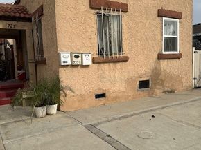 727 W 76th Street, Los Angeles CA 90044
