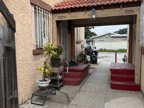 727 W 76th Street, Los Angeles CA 90044