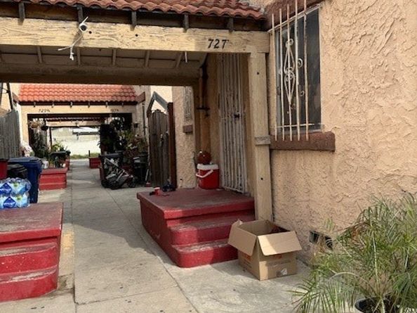 727 W 76th Street, Los Angeles CA 90044