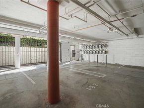 21620 Burbank 22, Woodland Hills CA 91367