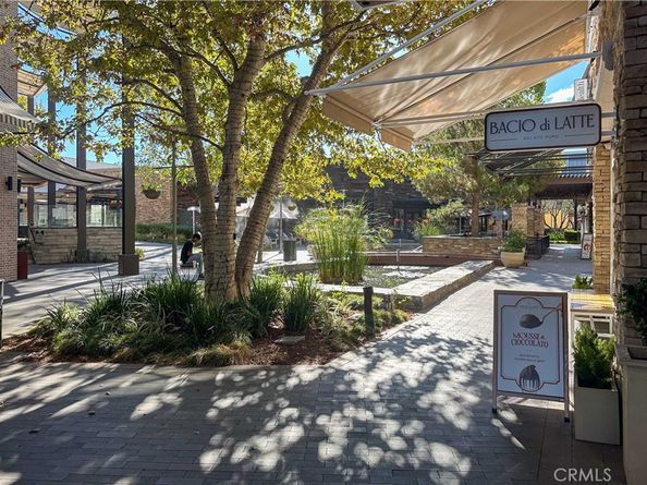 21620 Burbank 22, Woodland Hills CA 91367