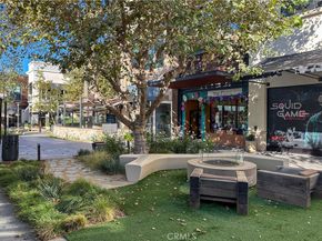 21620 Burbank 22, Woodland Hills CA 91367