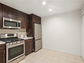 21620 Burbank 22, Woodland Hills CA 91367