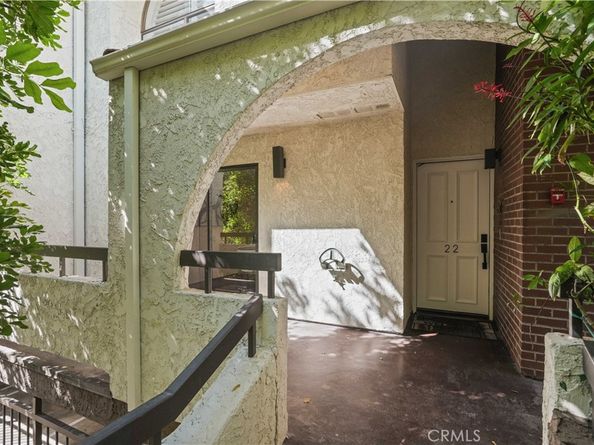 21620 Burbank 22, Woodland Hills CA 91367