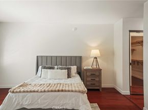 21620 Burbank 22, Woodland Hills CA 91367