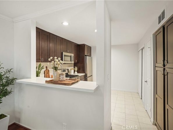 21620 Burbank 22, Woodland Hills CA 91367