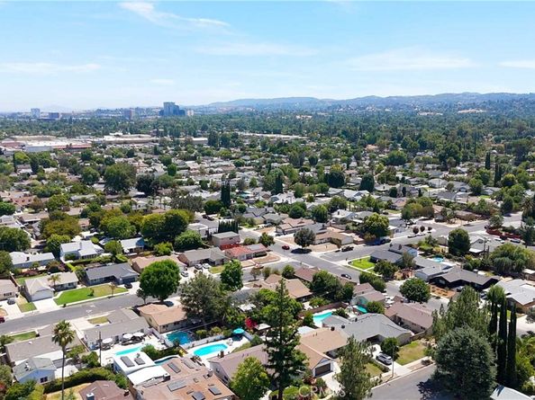 21620 Burbank 22, Woodland Hills CA 91367