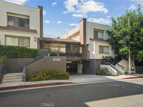 21620 Burbank 22, Woodland Hills CA 91367