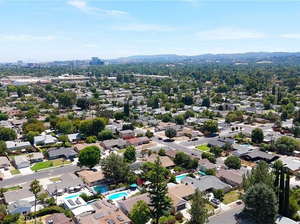 21620 Burbank 22, Woodland Hills CA 91367