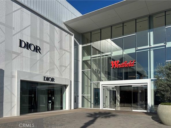 21620 Burbank 22, Woodland Hills CA 91367