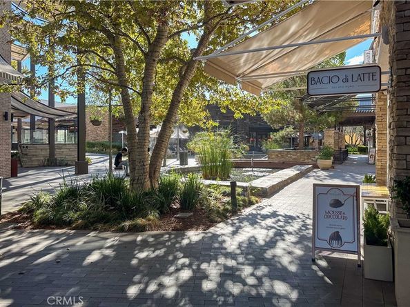 21620 Burbank 22, Woodland Hills CA 91367