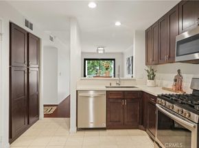 21620 Burbank 22, Woodland Hills CA 91367