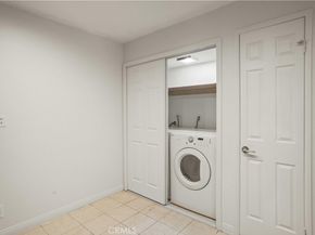 21620 Burbank 22, Woodland Hills CA 91367