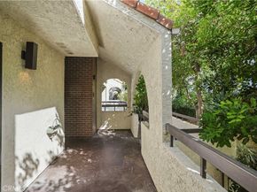 21620 Burbank 22, Woodland Hills CA 91367