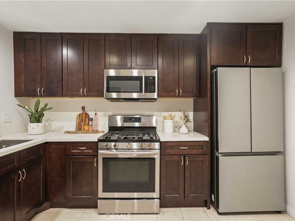 21620 Burbank 22, Woodland Hills CA 91367