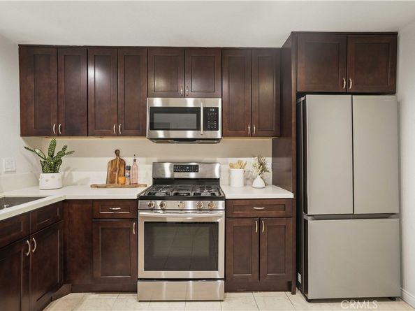 21620 Burbank 22, Woodland Hills CA 91367