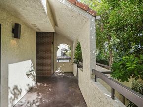 21620 Burbank 22, Woodland Hills CA 91367