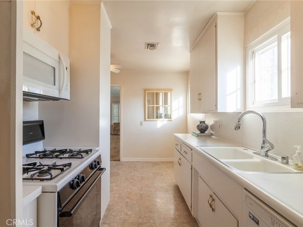 2237 N Valley, Burbank CA 91505