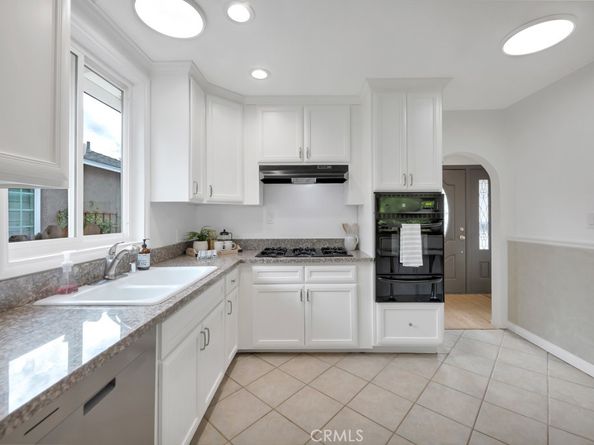 22051 San Miguel, Woodland Hills CA 91364