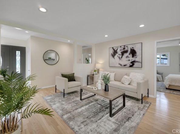 22051 San Miguel, Woodland Hills CA 91364