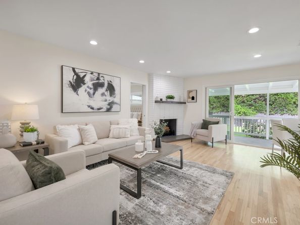 22051 San Miguel, Woodland Hills CA 91364