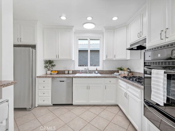 22051 San Miguel, Woodland Hills CA 91364