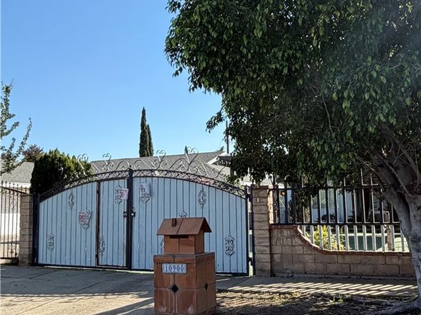 10900 Goss, Sun Valley CA 91352