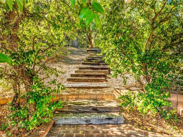 5433 Shirley Avenue, Tarzana CA 91356