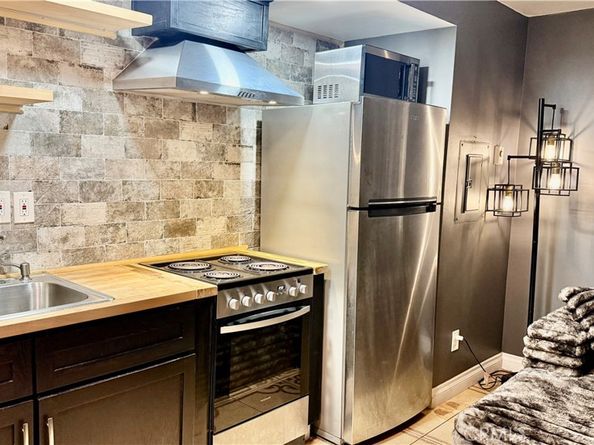 7904 Laurel Canyon 12, North Hollywood CA 91605