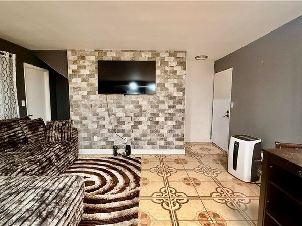 7904 Laurel Canyon 12, North Hollywood CA 91605