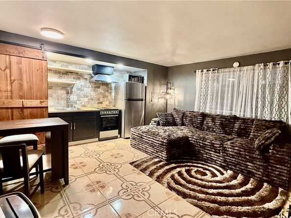 7904 Laurel Canyon 12, North Hollywood CA 91605