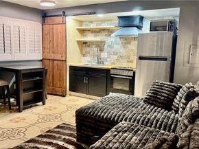 7904 Laurel Canyon 12, North Hollywood CA 91605