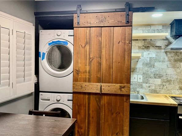 7904 Laurel Canyon 12, North Hollywood CA 91605