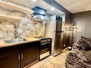 7904 Laurel Canyon 12, North Hollywood CA 91605